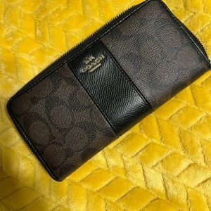 Coach brown zip around wallet perfect condition only used a few times